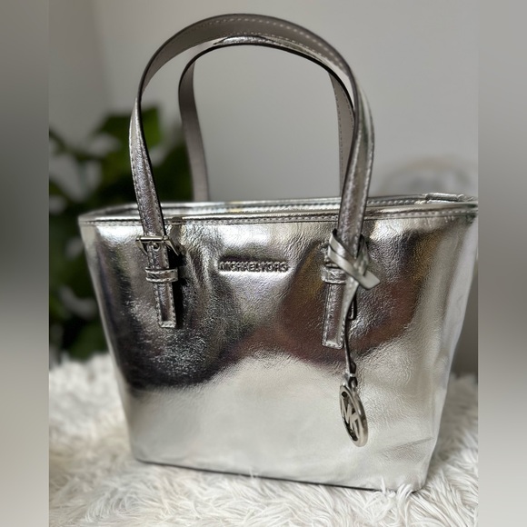 MICHAEL KORS Michael Kors Jet Set Silver Metallic Carryall Top Zip Purse - Picture 4 of 8